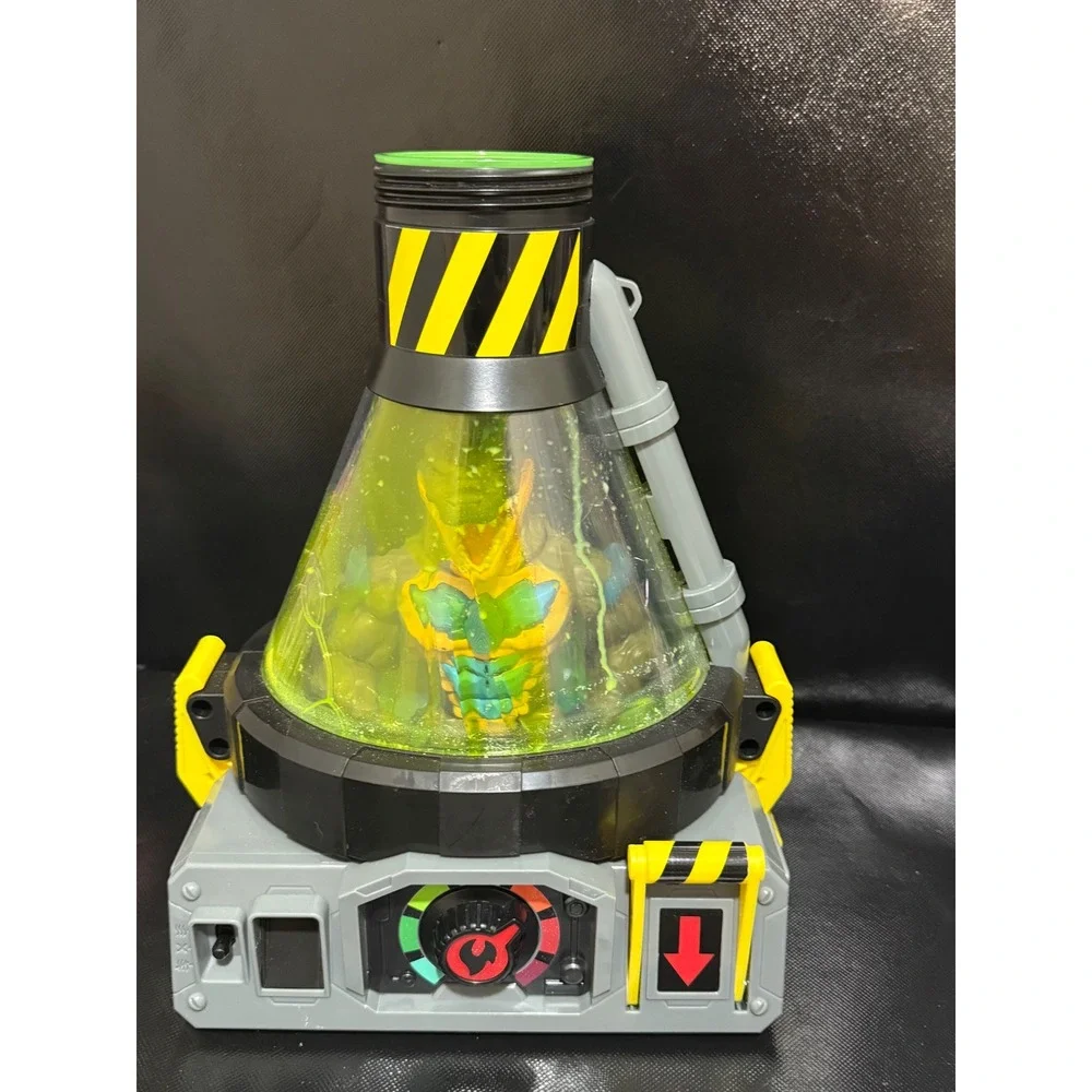 Moose Toys‎ Beast Lab Shark Beast Creator Interactive Playset Science Toy Mist